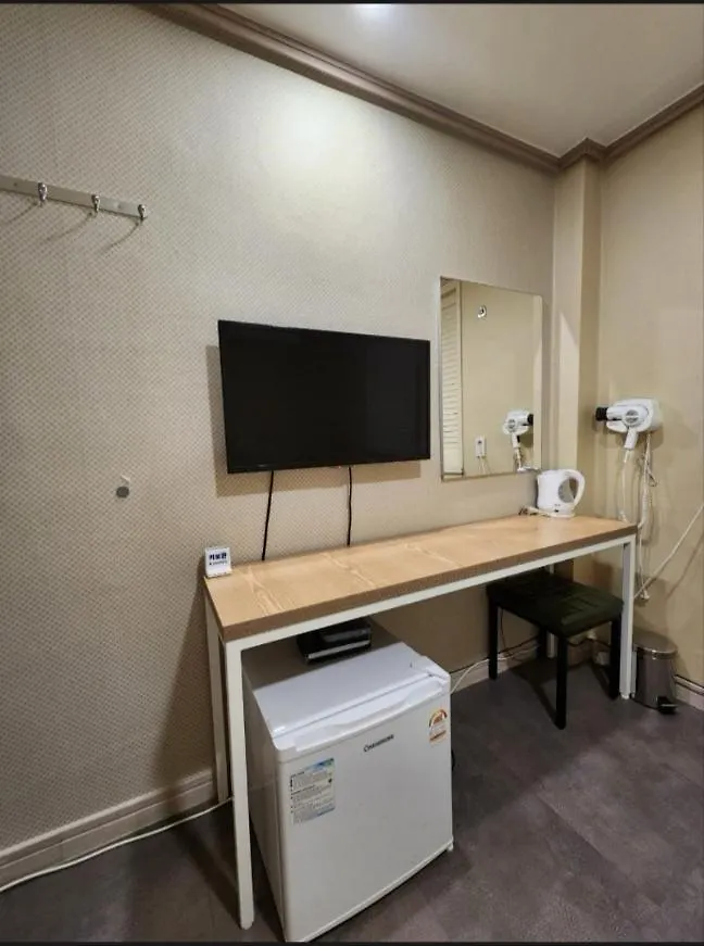 Y U Stay Busan Motel